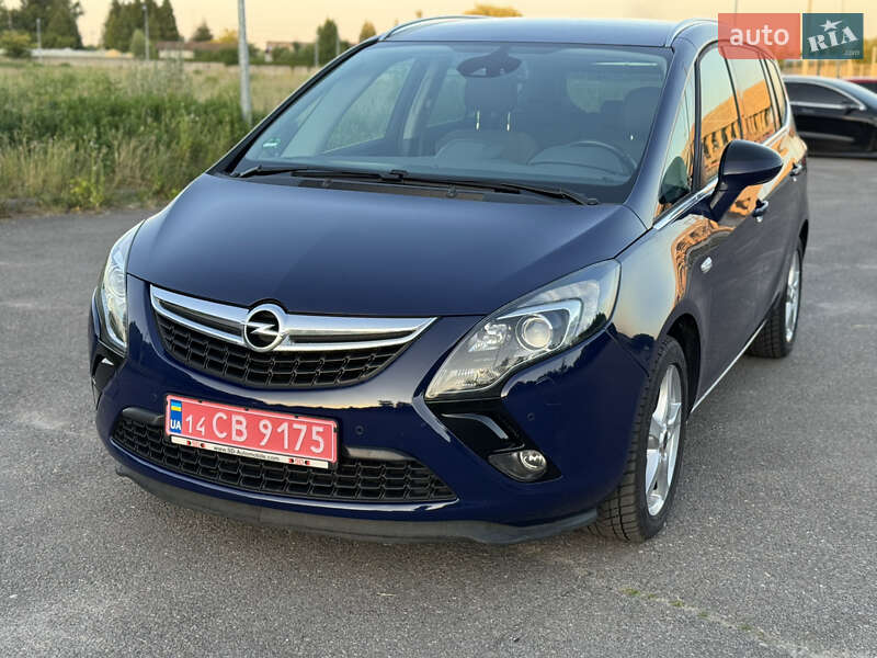 Минивэн Opel Zafira Tourer 2014 в 