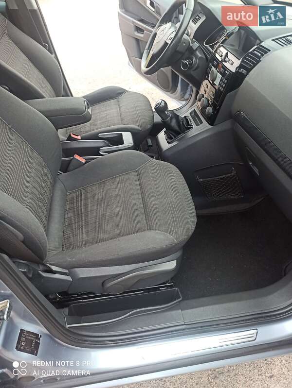 Минивэн Opel Zafira Tourer 2011 в Черкассах