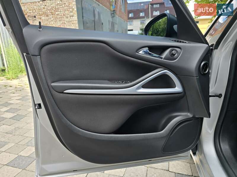 Минивэн Opel Zafira Tourer 2016 в Черновцах