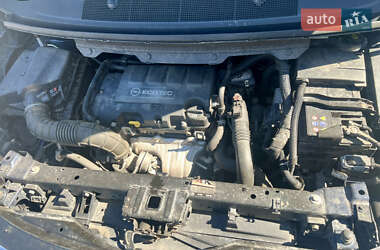 Минивэн Opel Zafira Tourer 2011 в 