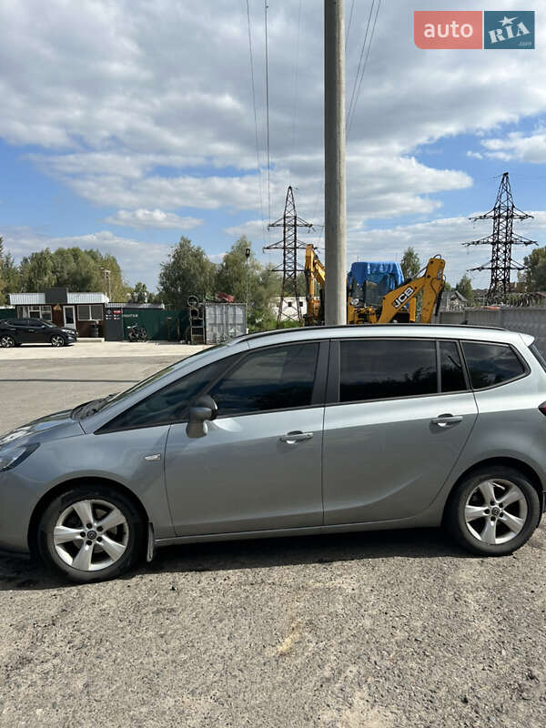 Минивэн Opel Zafira Tourer 2013 в Козине