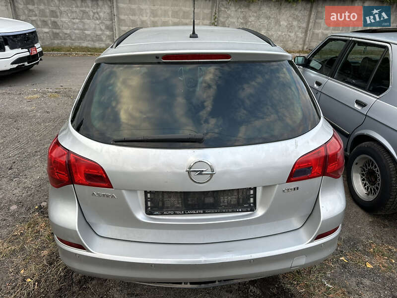 Минивэн Opel Zafira Tourer 2011 в Киеве