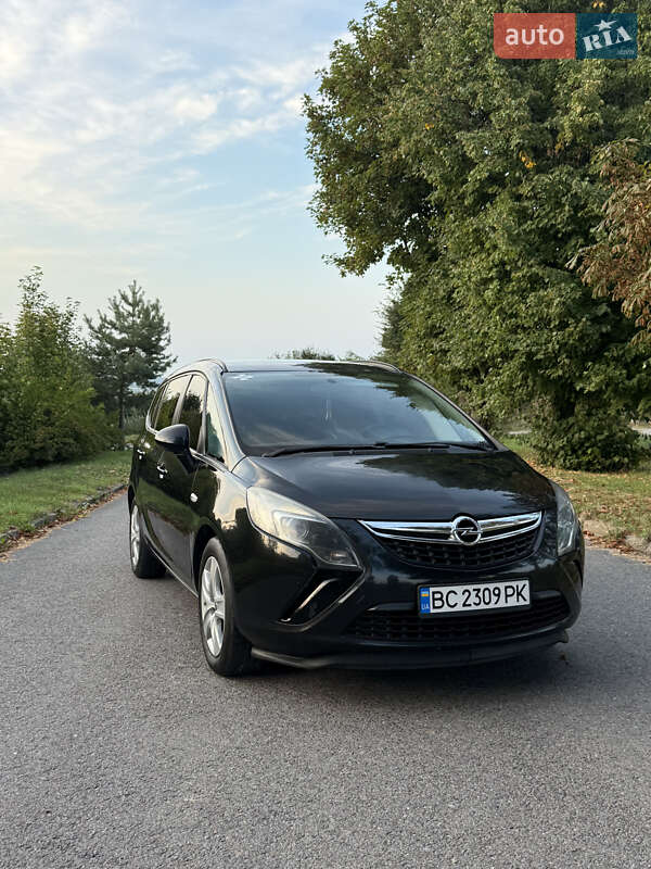 Opel Zafira Tourer 2012