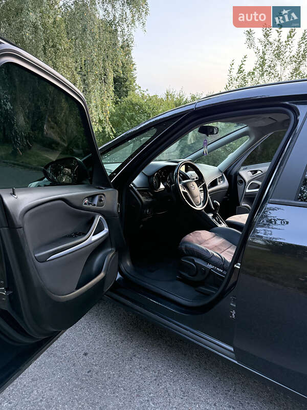 Минивэн Opel Zafira Tourer 2012 в Львове