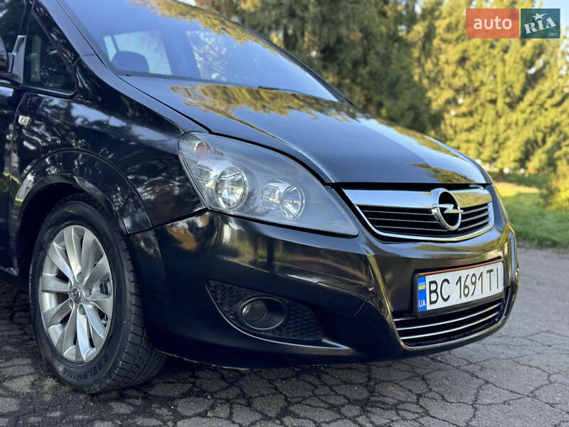 Минивэн Opel Zafira Tourer 2013 в Ровно