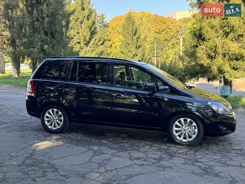 Минивэн Opel Zafira Tourer 2013 в Ровно