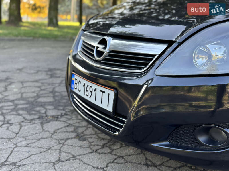 Минивэн Opel Zafira Tourer 2013 в Ровно
