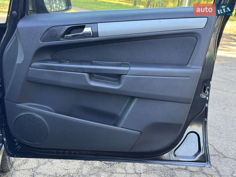 Минивэн Opel Zafira Tourer 2013 в Ровно