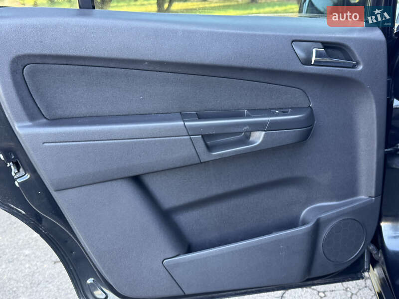 Минивэн Opel Zafira Tourer 2013 в Ровно