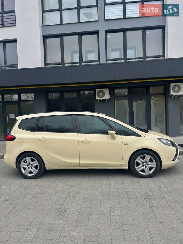 Минивэн Opel Zafira Tourer 2012 в Новояворовске