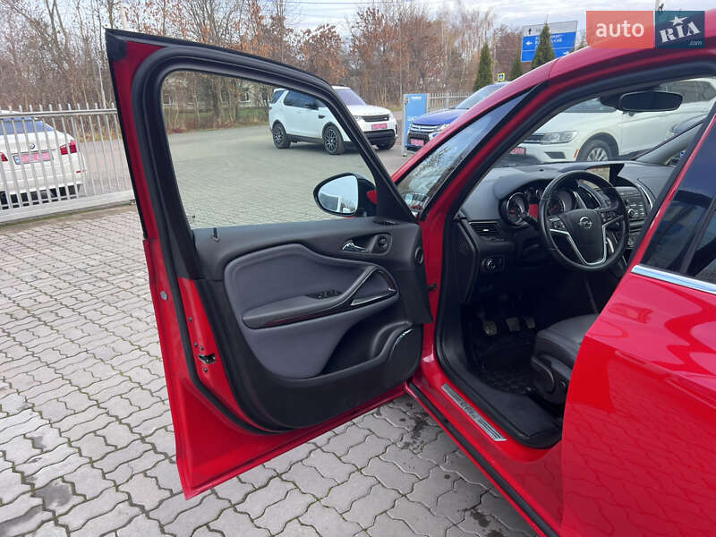 Минивэн Opel Zafira Tourer 2012 в Нововолынске