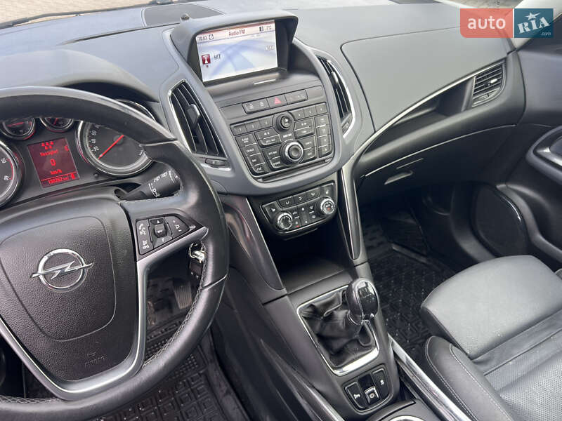 Минивэн Opel Zafira Tourer 2012 в Нововолынске