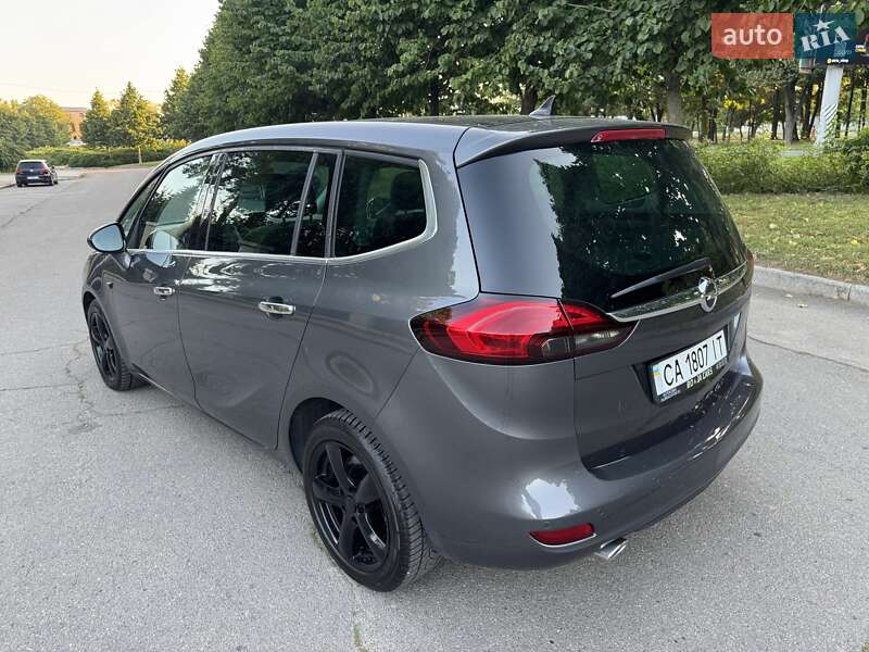 Минивэн Opel Zafira Tourer 2011 в Умани