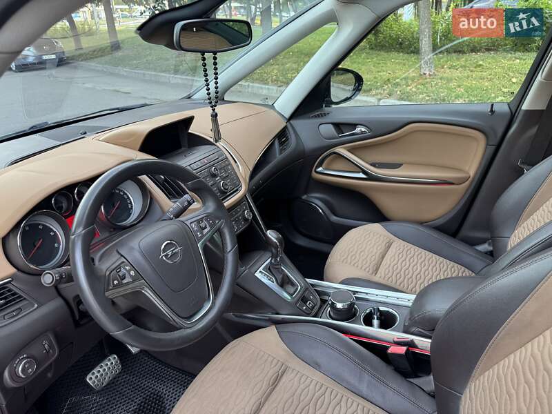 Минивэн Opel Zafira Tourer 2011 в Умани