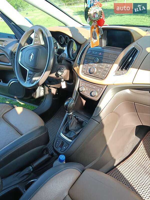 Минивэн Opel Zafira Tourer 2013 в Жовкве