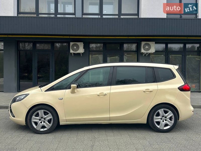 Минивэн Opel Zafira Tourer 2012 в Новояворовске