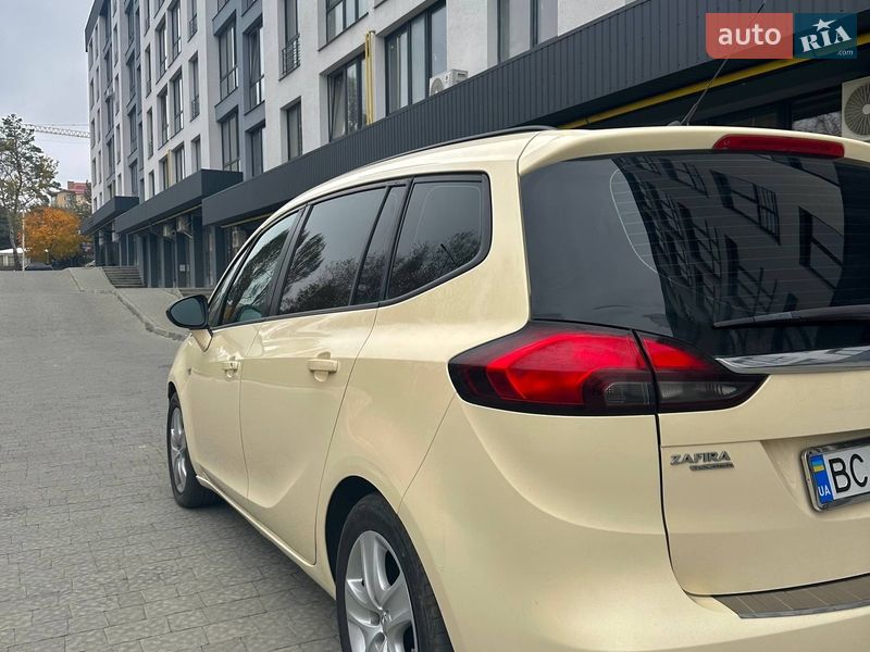 Минивэн Opel Zafira Tourer 2012 в Новояворовске