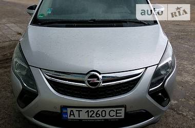 Минивэн Opel Zafira 2014 в Долине