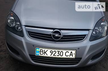 Универсал Opel Zafira 2011 в Ровно