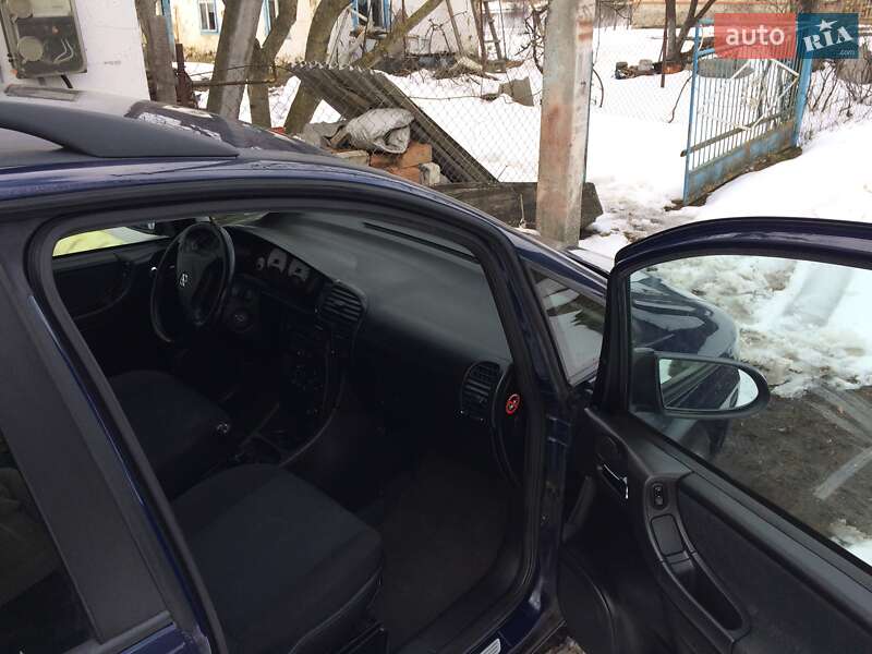 Мінівен Opel Zafira 2002 в Вараші