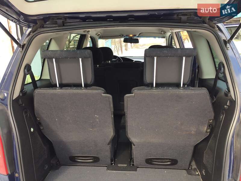 Мінівен Opel Zafira 2002 в Вараші