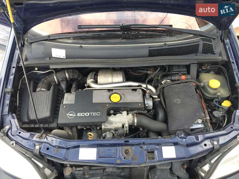 Мінівен Opel Zafira 2002 в Вараші