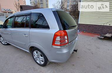 Минивэн Opel Zafira 2011 в Киеве