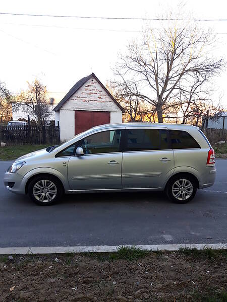 Мінівен Opel Zafira 2010 в Звягелі
