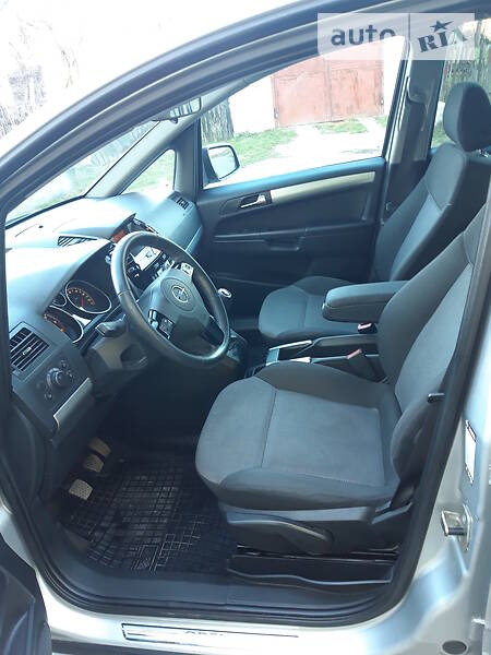 Мінівен Opel Zafira 2010 в Звягелі