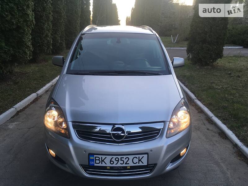 Минивэн Opel Zafira 2009 в Ровно
