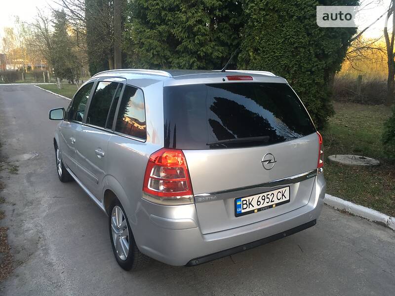 Минивэн Opel Zafira 2009 в Ровно