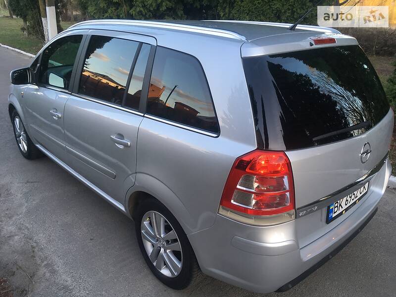 Минивэн Opel Zafira 2009 в Ровно