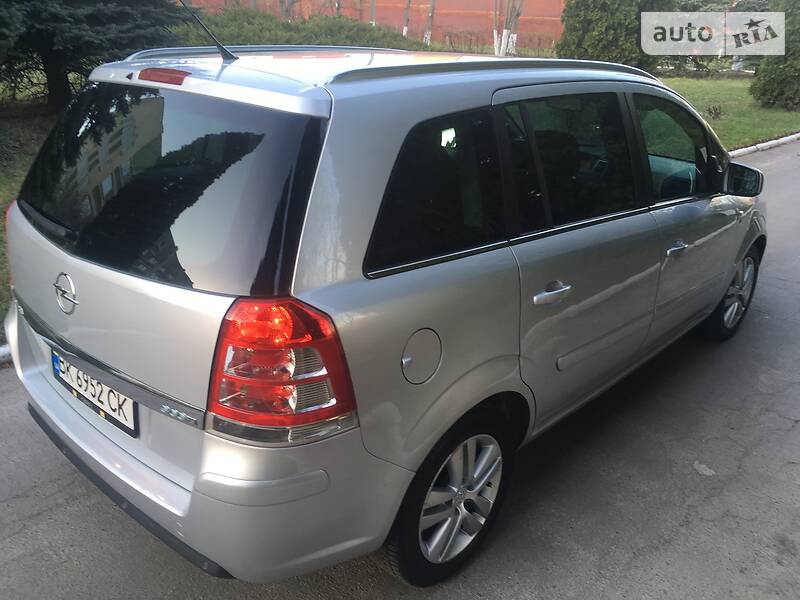 Минивэн Opel Zafira 2009 в Ровно