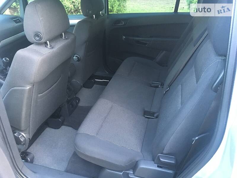 Минивэн Opel Zafira 2009 в Ровно