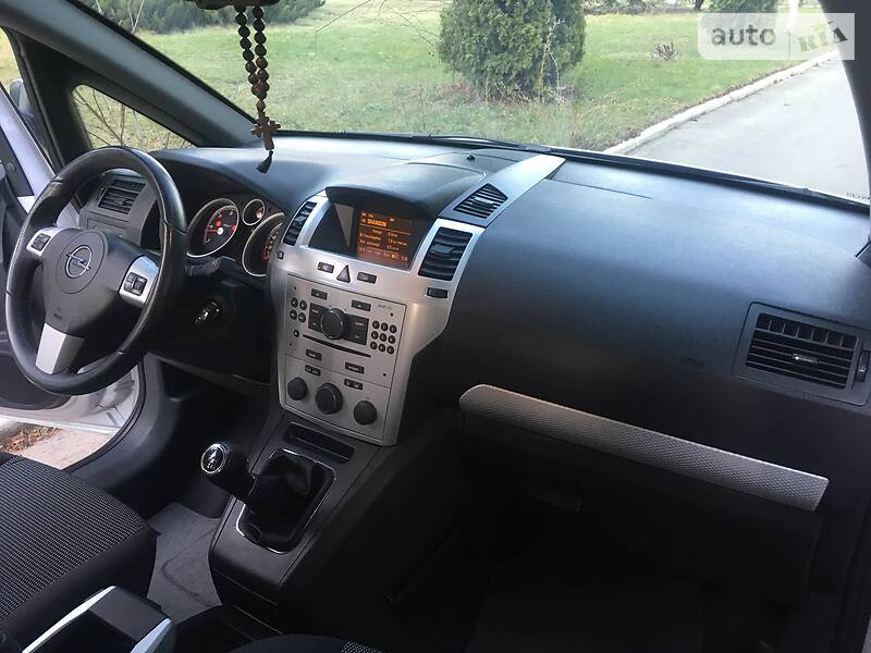 Минивэн Opel Zafira 2009 в Ровно