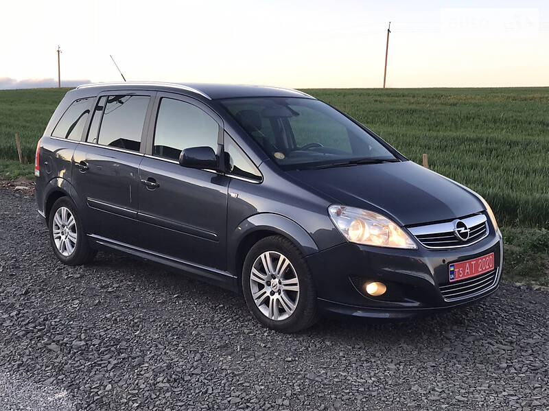 Мінівен Opel Zafira 2010 в 