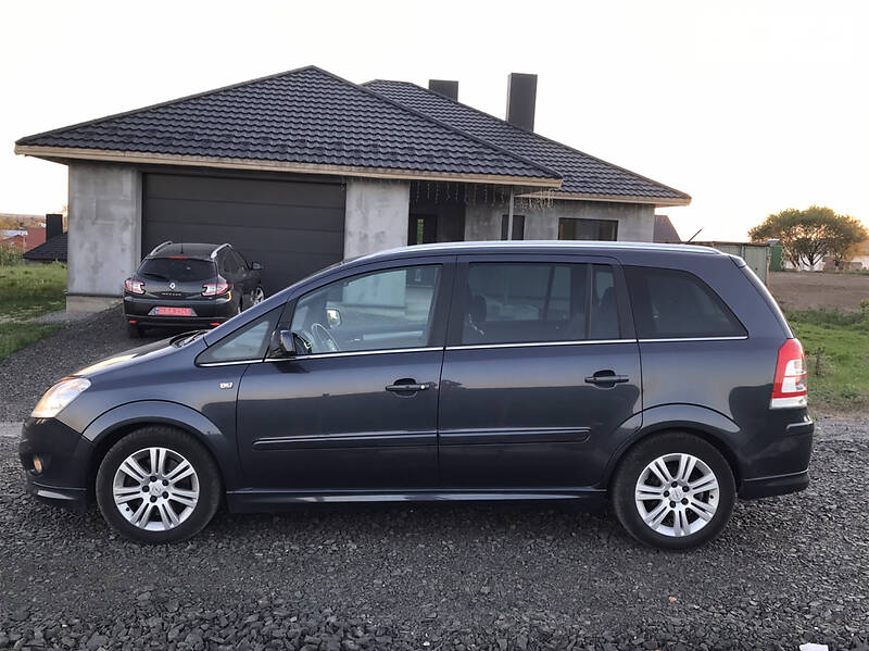 Мінівен Opel Zafira 2010 в Луцьку