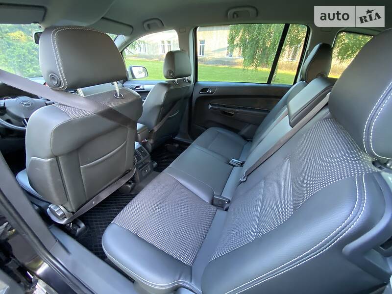 Мінівен Opel Zafira 2010 в Луцьку