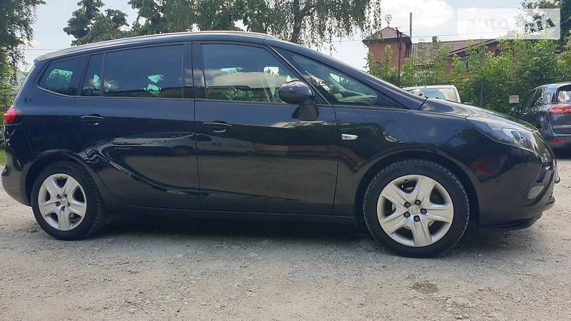 Універсал Opel Zafira 2014 в Івано-Франківську