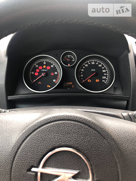Мінівен Opel Zafira 2011 в Чернівцях