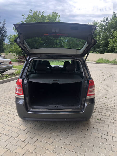 Мінівен Opel Zafira 2011 в Чернівцях