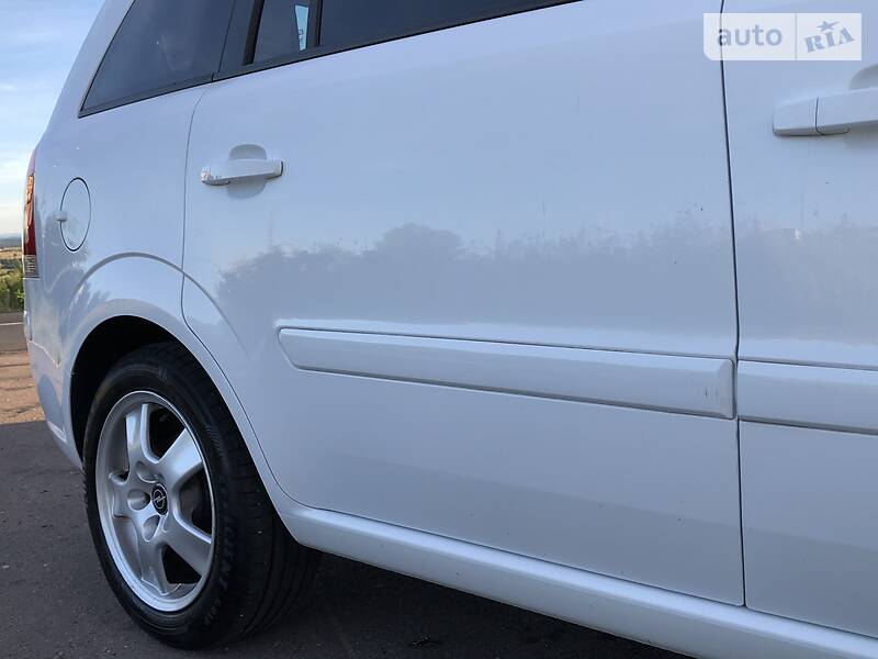 Мінівен Opel Zafira 2009 в Дрогобичі