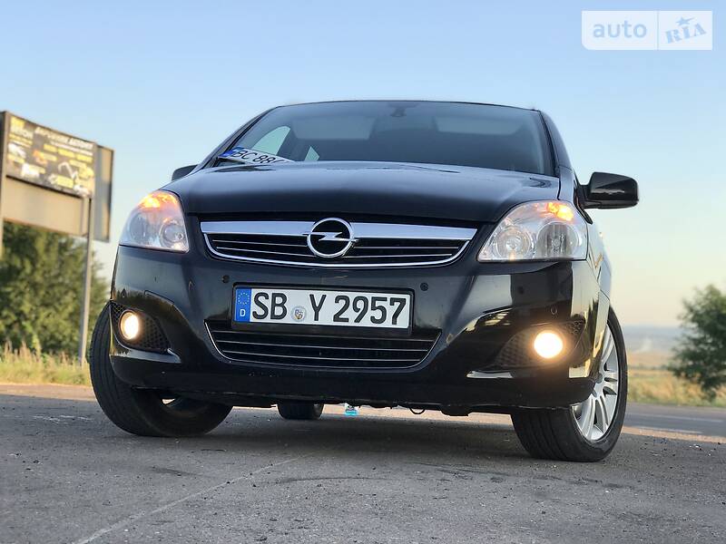 Мінівен Opel Zafira 2010 в Дрогобичі