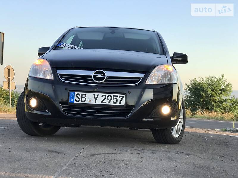 Мінівен Opel Zafira 2010 в Дрогобичі