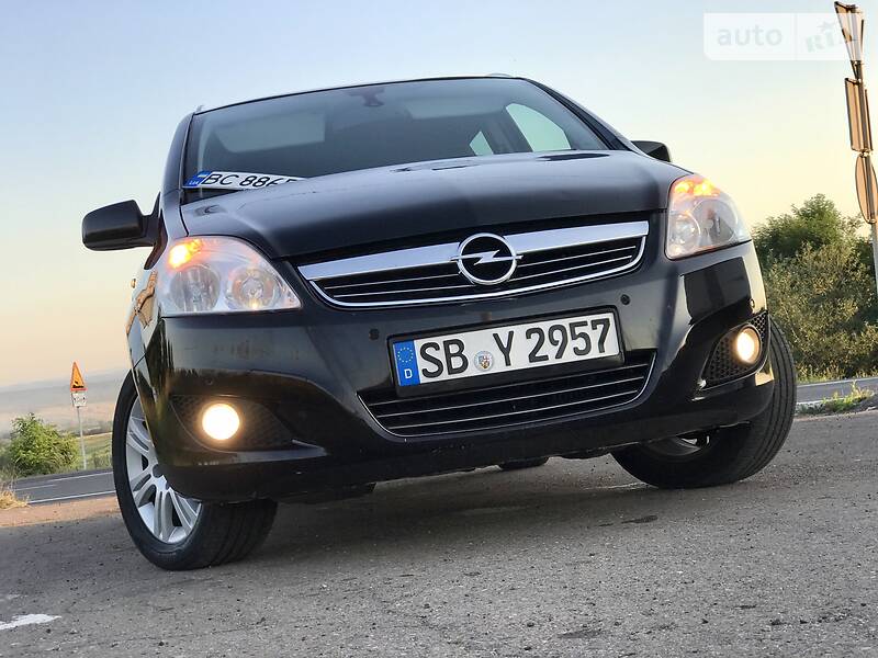 Мінівен Opel Zafira 2010 в Дрогобичі