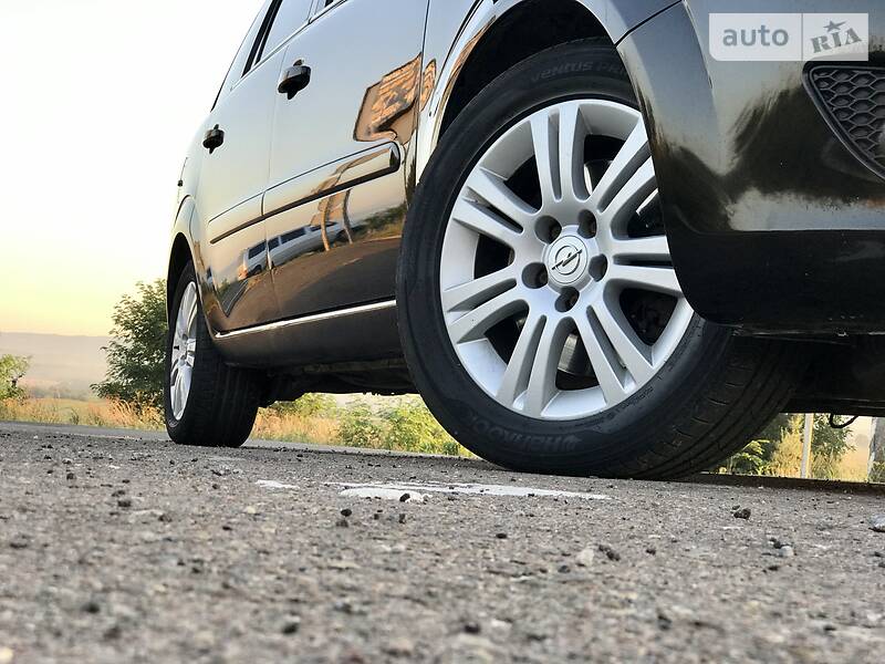 Мінівен Opel Zafira 2010 в Дрогобичі