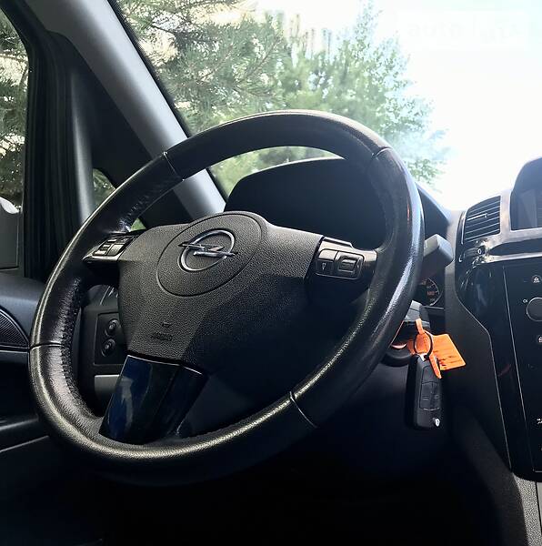 Мінівен Opel Zafira 2010 в Дрогобичі