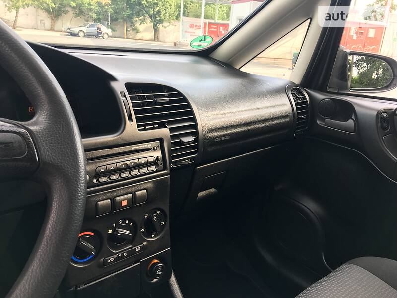 Універсал Opel Zafira 2003 в Вінниці