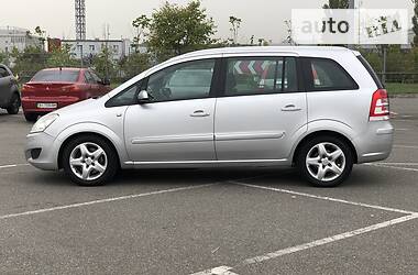 Универсал Opel Zafira 2008 в Киеве