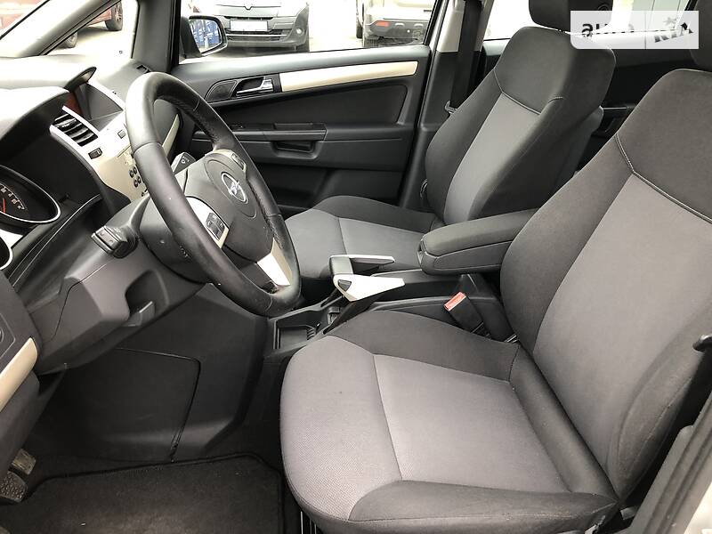 Универсал Opel Zafira 2008 в Киеве